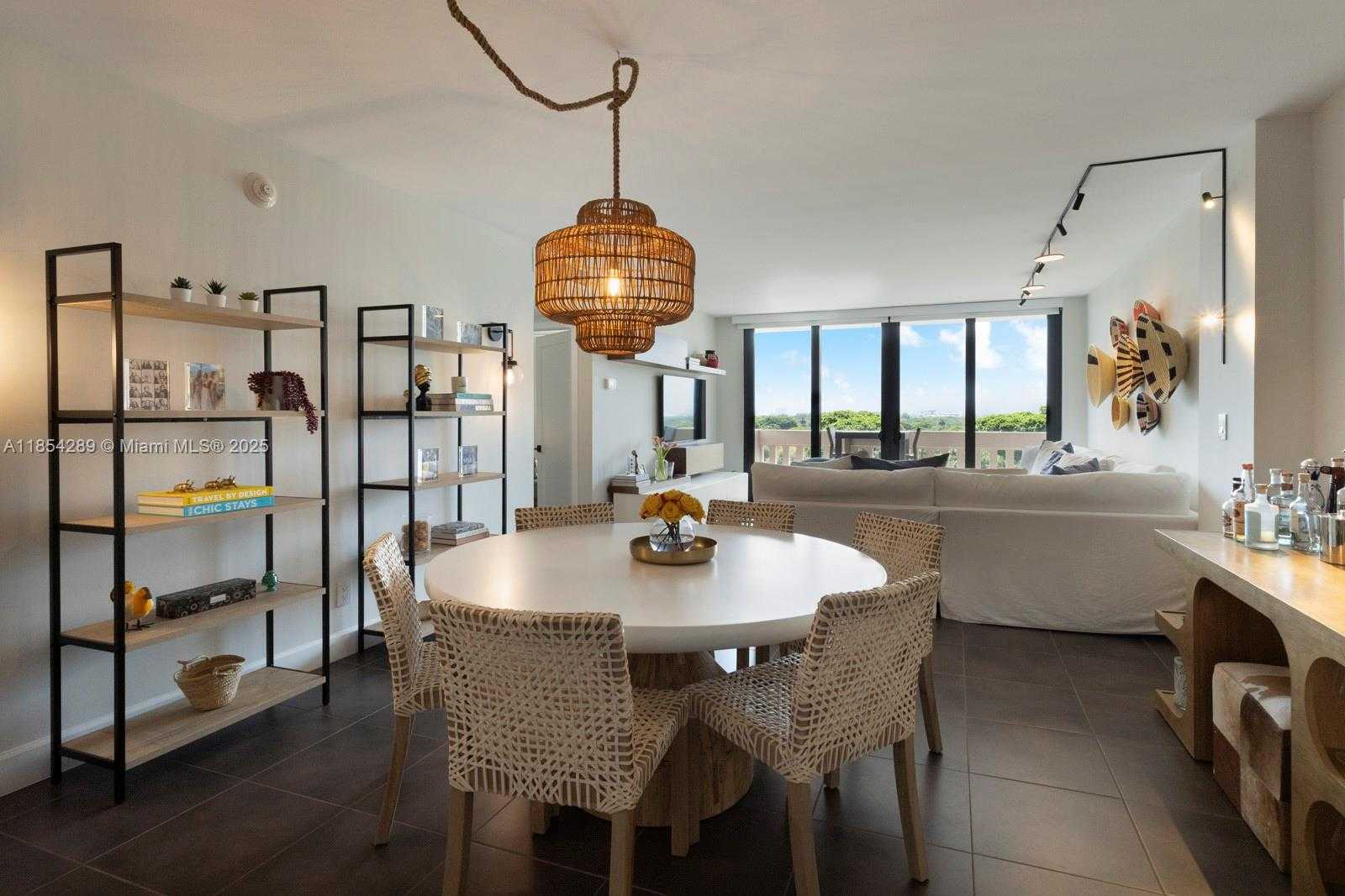 Small Image of 90 EDGEWATER DR #1111, Coral Gables Number 2