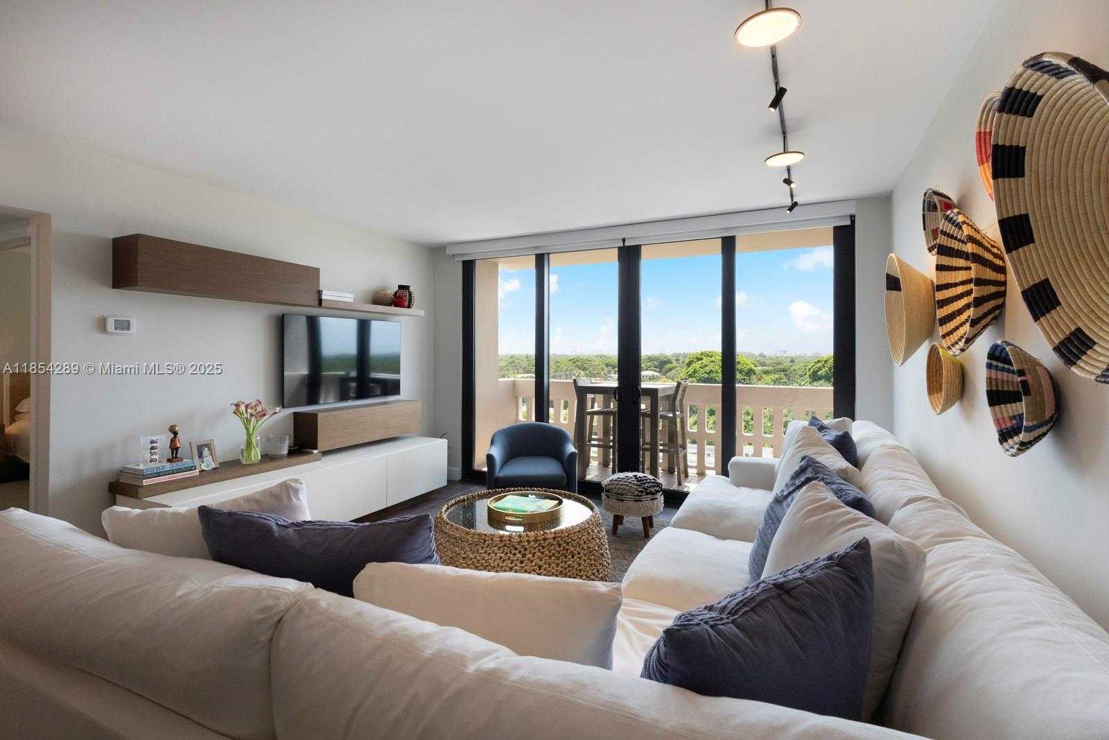 Small Image of 90 EDGEWATER DR #1111, Coral Gables Number 5
