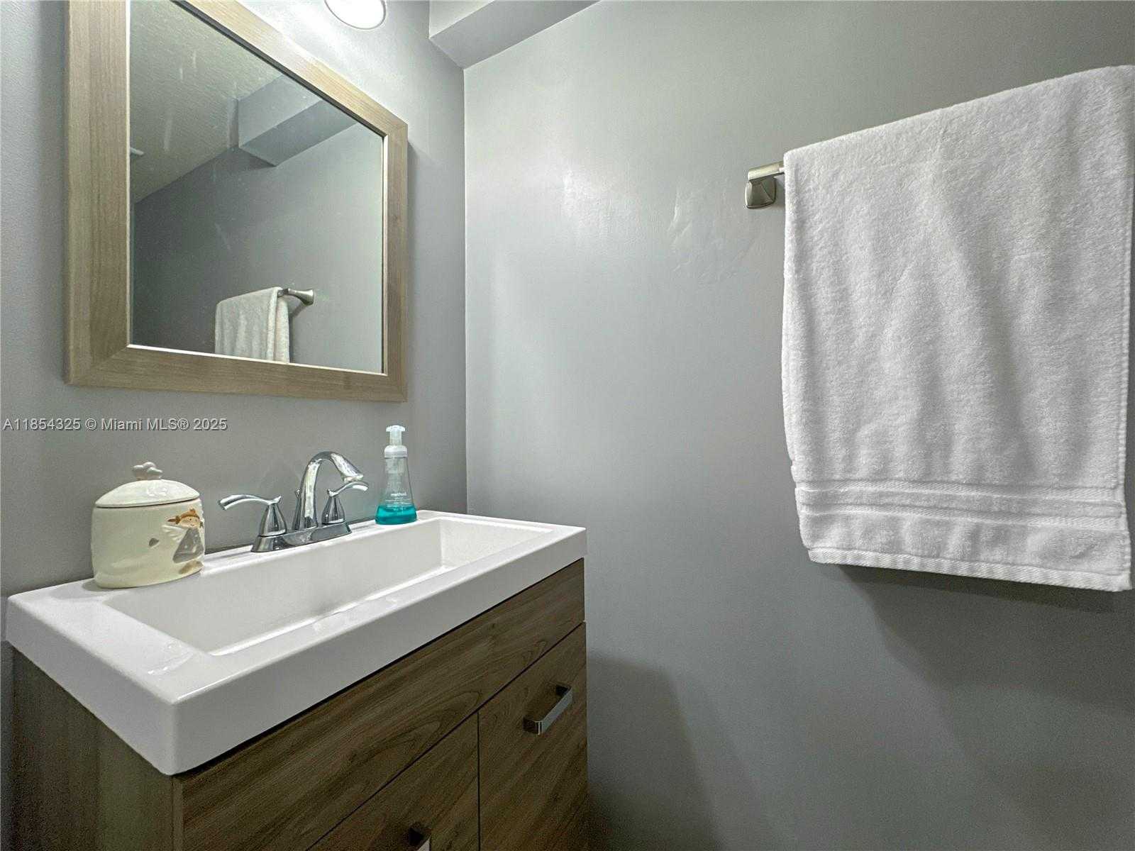 Small Image of 8877 SOUTH WEST 223RD LN, Cutler Bay Number 3