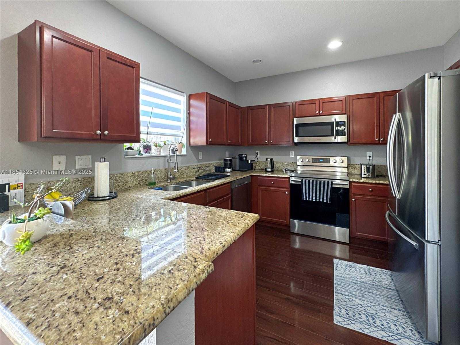 Small Image of 8877 SOUTH WEST 223RD LN, Cutler Bay Number 5