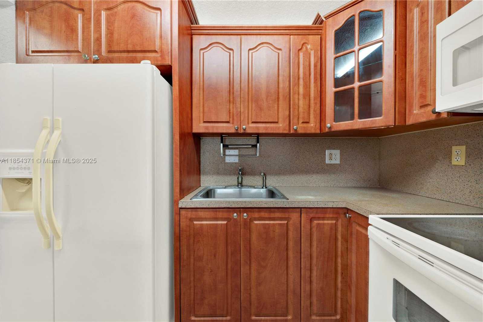 Small Image of 1335 WEST 68TH ST #207, Hialeah Number 11