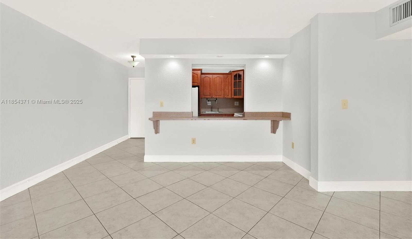 Small Image of 1335 WEST 68TH ST #207, Hialeah Number 3