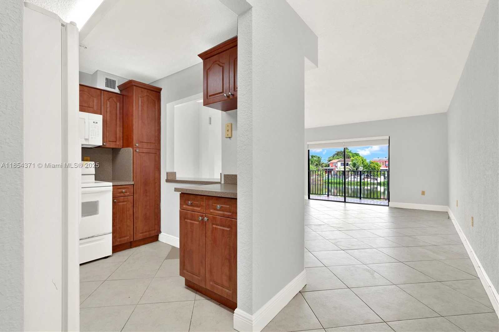 Small Image of 1335 WEST 68TH ST #207, Hialeah Number 4