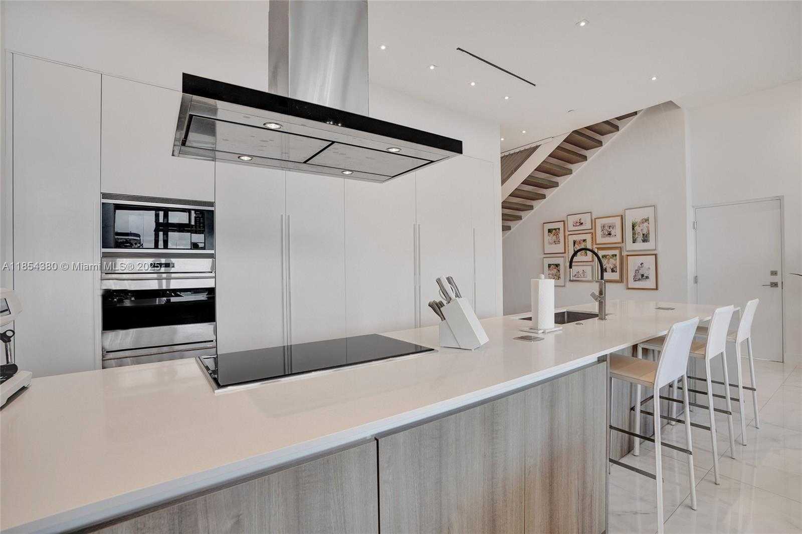 Small Image of 3750 YACHT CLUB DR #TH2, Aventura Number 10