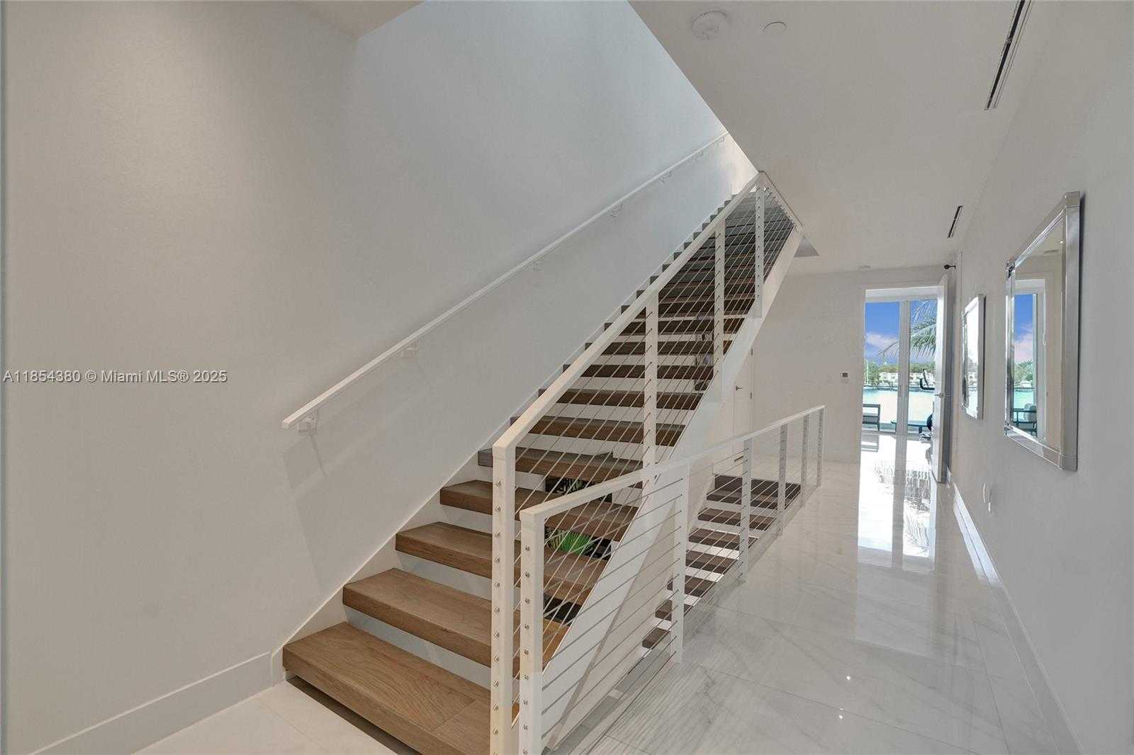 Small Image of 3750 YACHT CLUB DR #TH2, Aventura Number 13