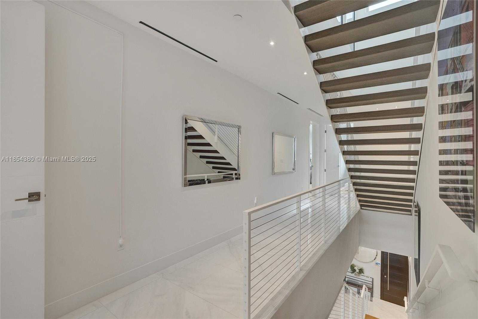 Small Image of 3750 YACHT CLUB DR #TH2, Aventura Number 14