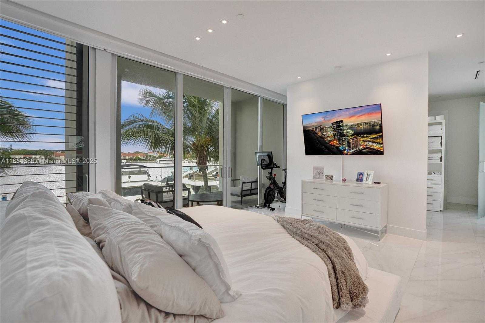 Small Image of 3750 YACHT CLUB DR #TH2, Aventura Number 17
