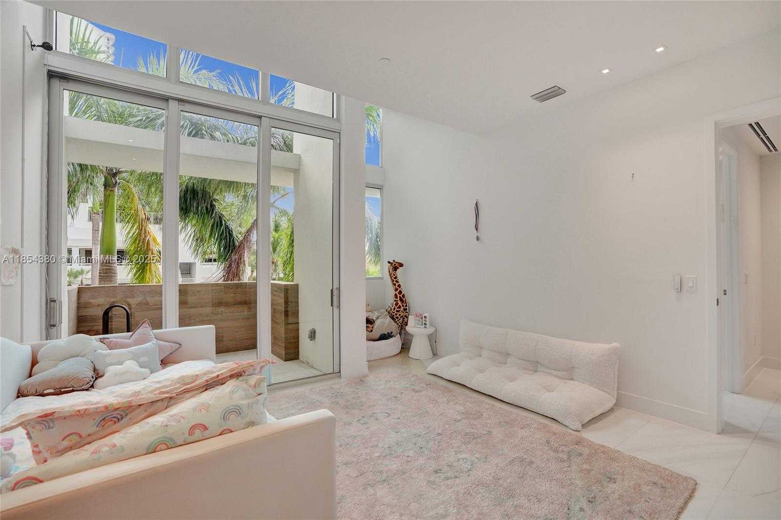 Small Image of 3750 YACHT CLUB DR #TH2, Aventura Number 23