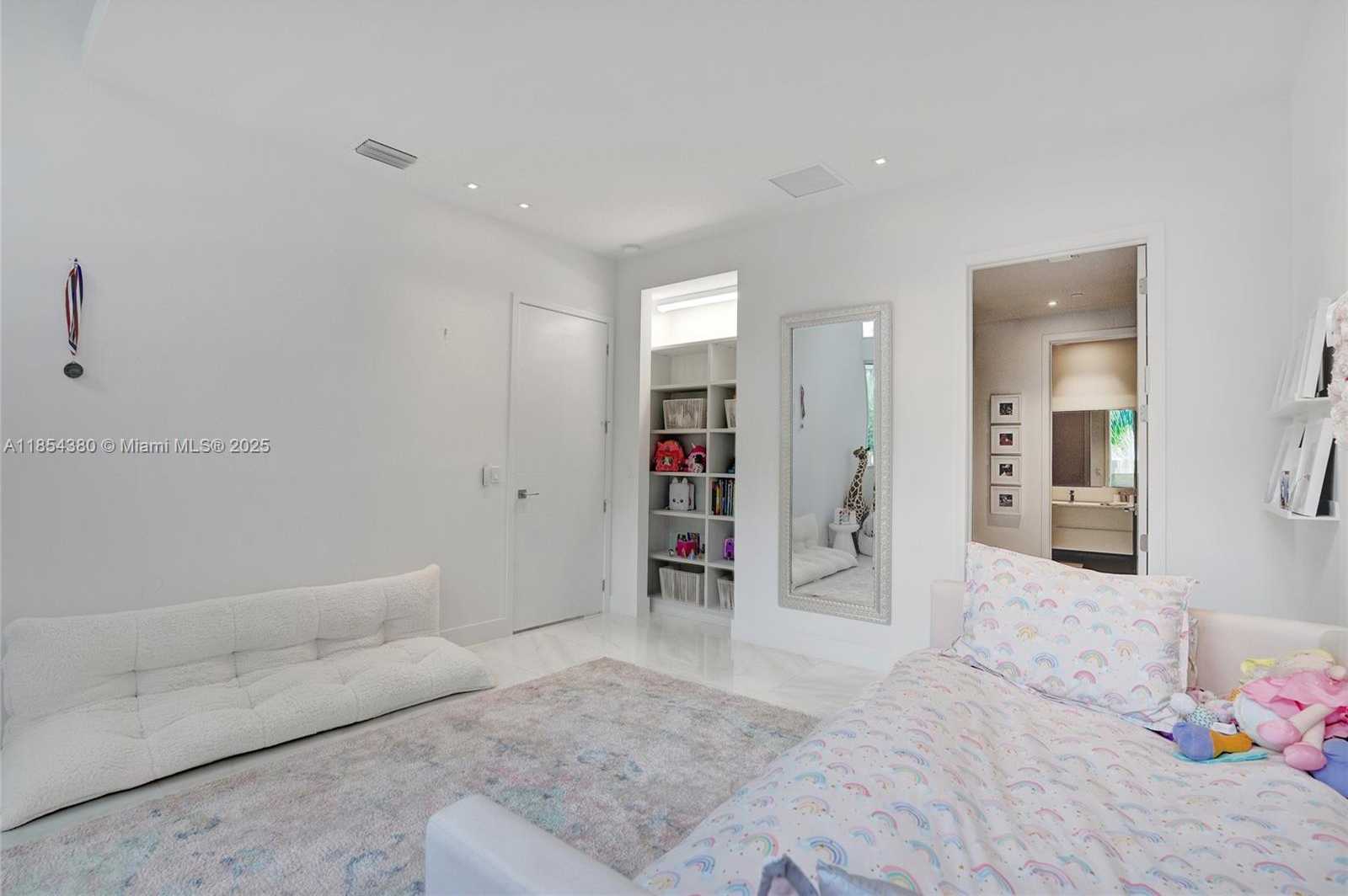 Small Image of 3750 YACHT CLUB DR #TH2, Aventura Number 25