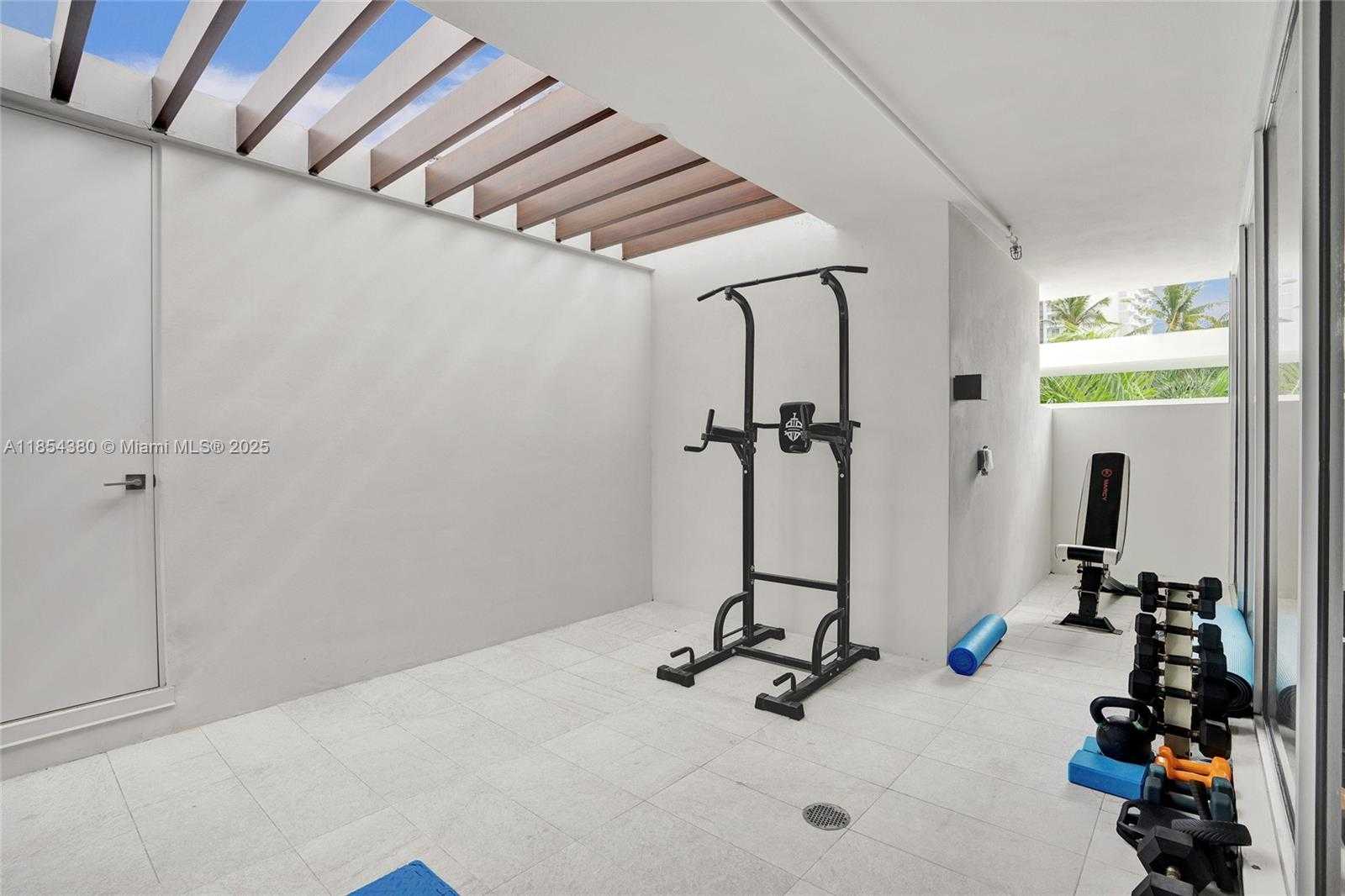 Small Image of 3750 YACHT CLUB DR #TH2, Aventura Number 27