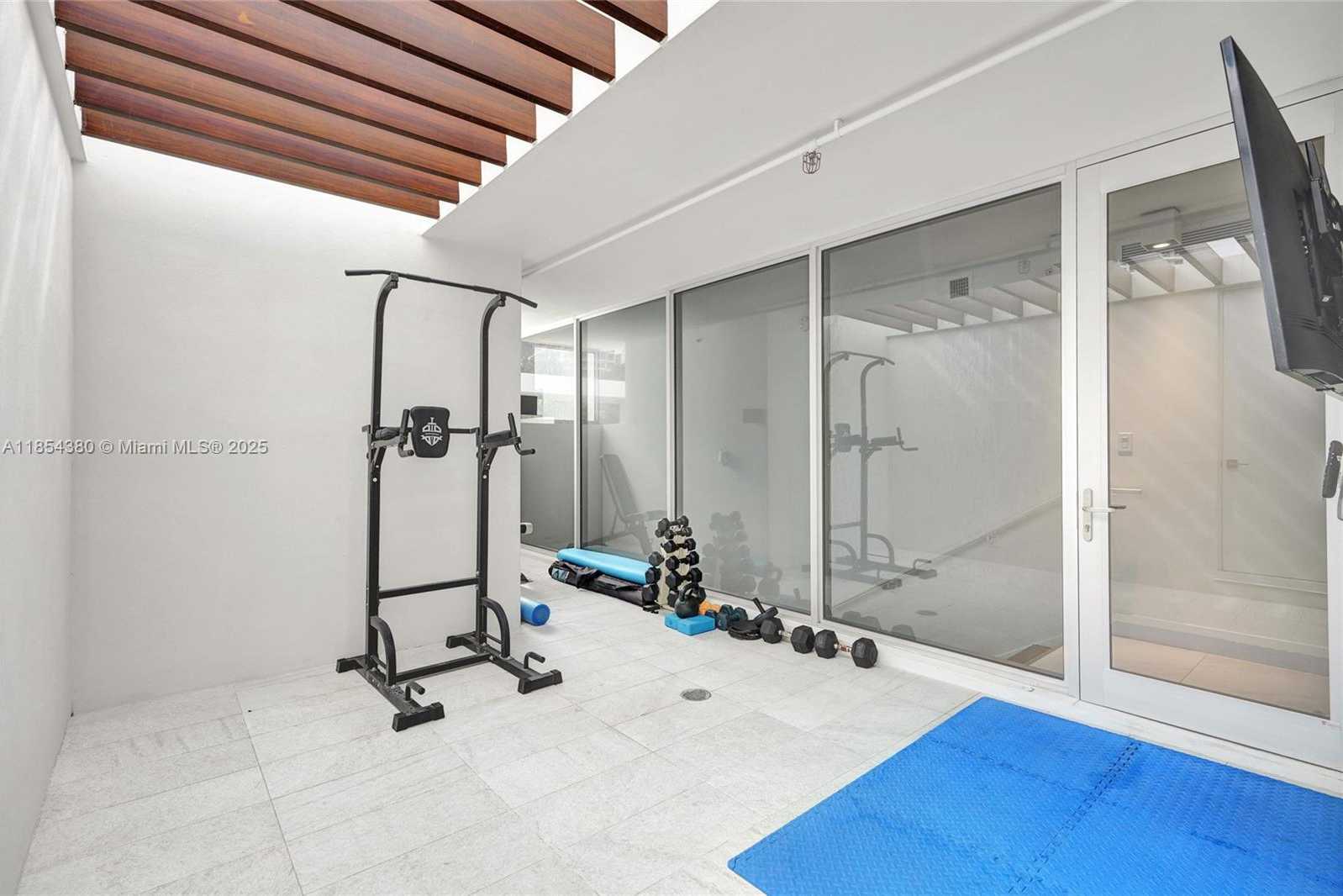 Small Image of 3750 YACHT CLUB DR #TH2, Aventura Number 28