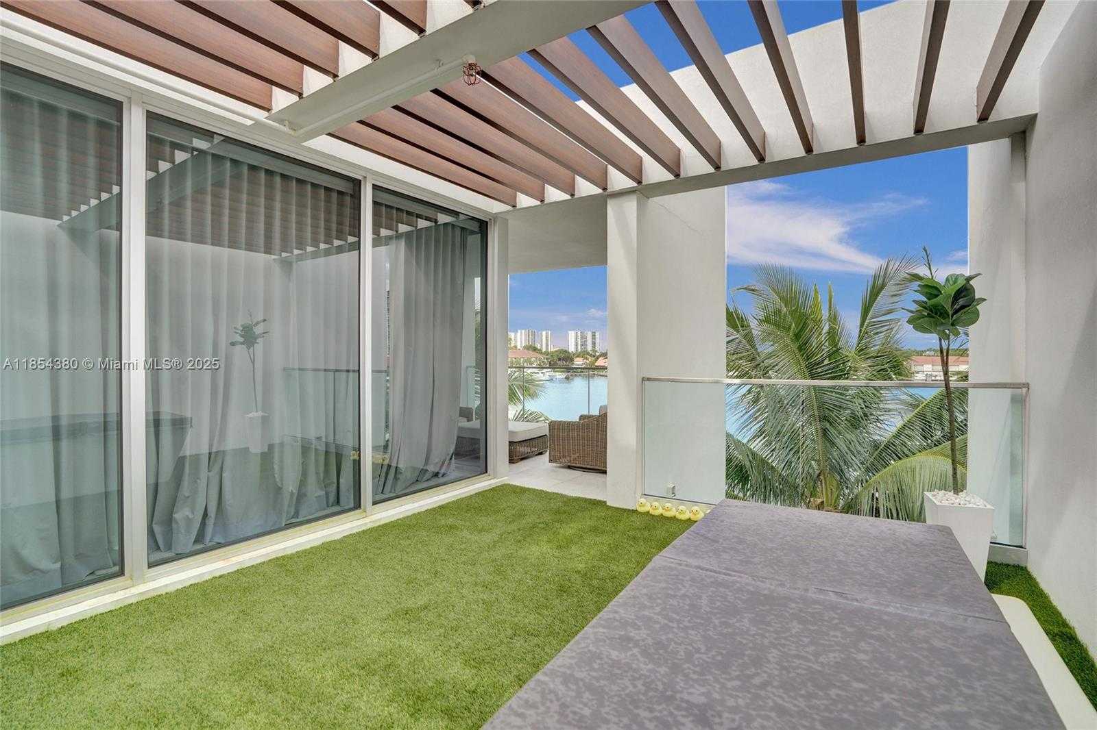 Small Image of 3750 YACHT CLUB DR #TH2, Aventura Number 29