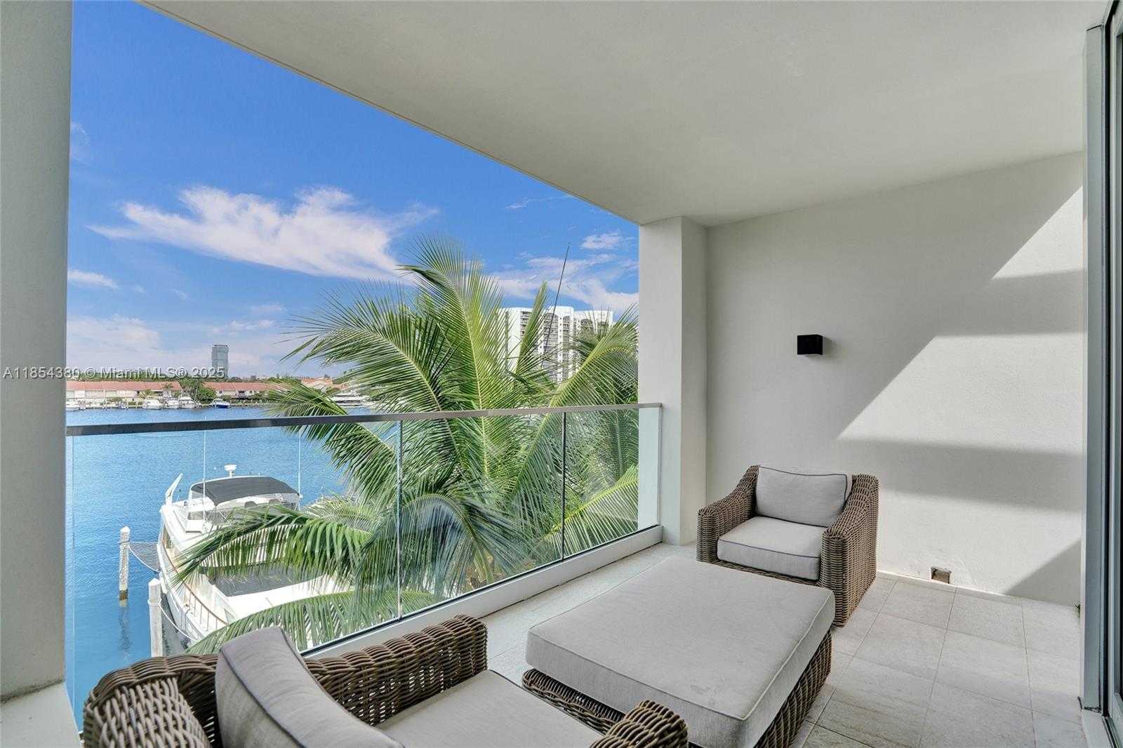 Small Image of 3750 YACHT CLUB DR #TH2, Aventura Number 32