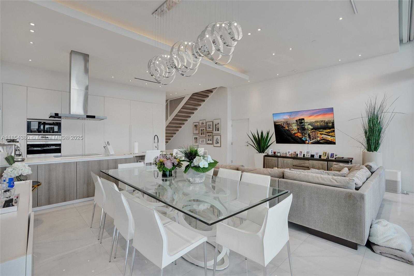 Small Image of 3750 YACHT CLUB DR #TH2, Aventura Number 4