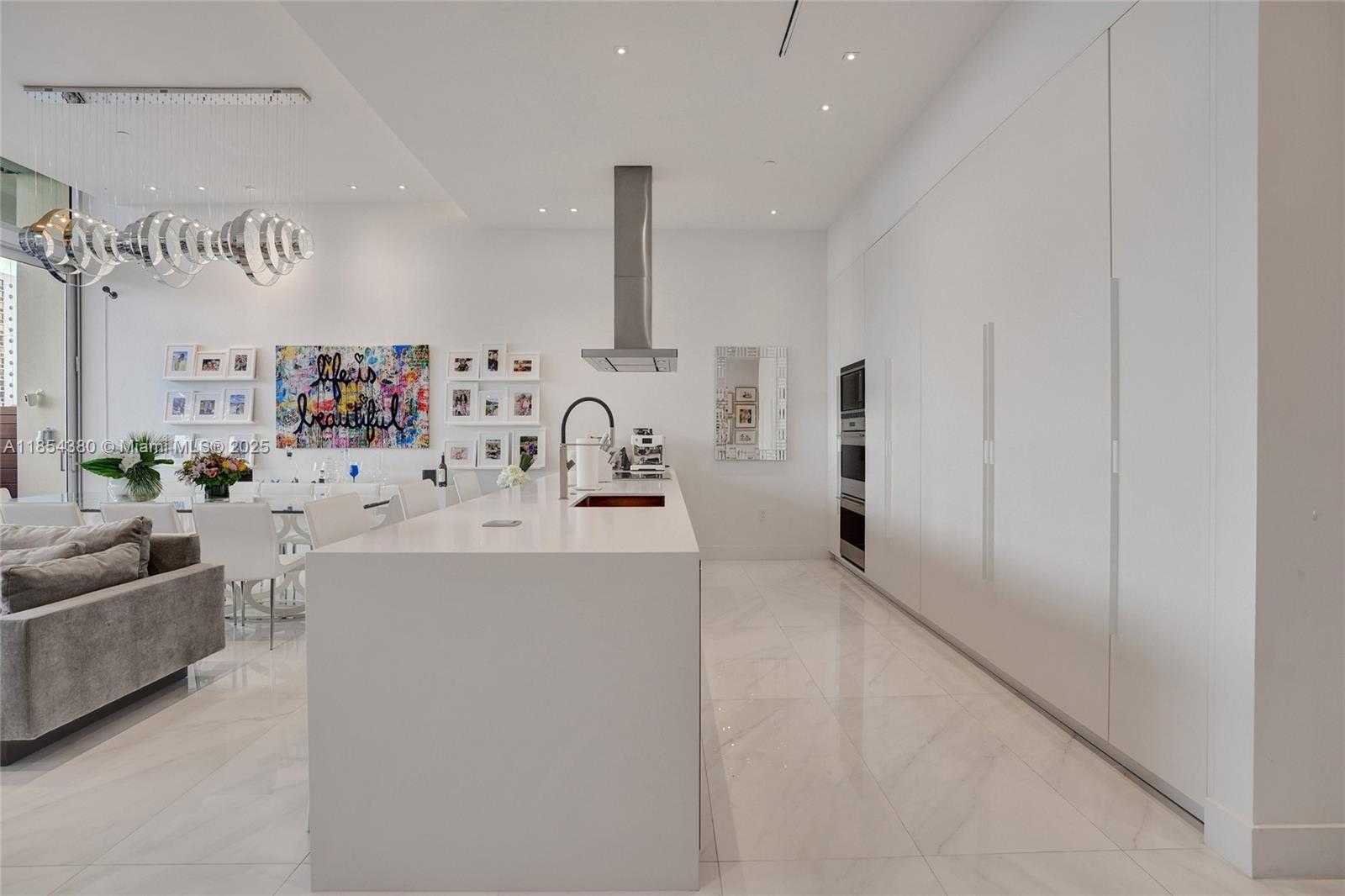 Small Image of 3750 YACHT CLUB DR #TH2, Aventura Number 8