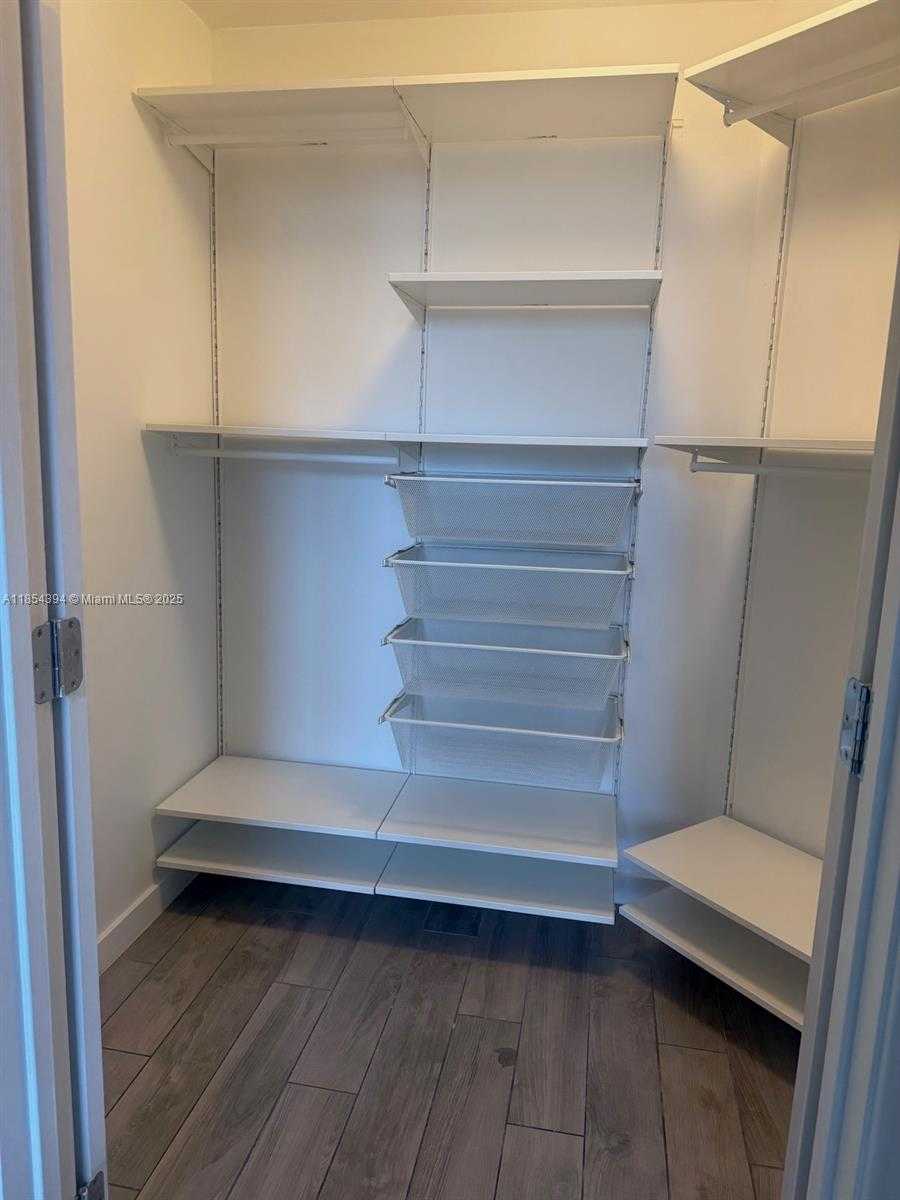 Small Image of 999 SOUTH WEST 1ST AVE #1611, Miami Number 17