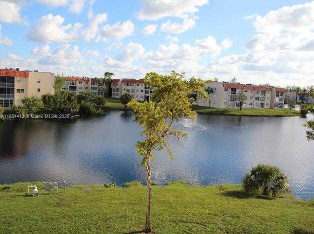 Small Image of 8000 NORTH SUNRISE LAKES DR #309, Sunrise Number 25