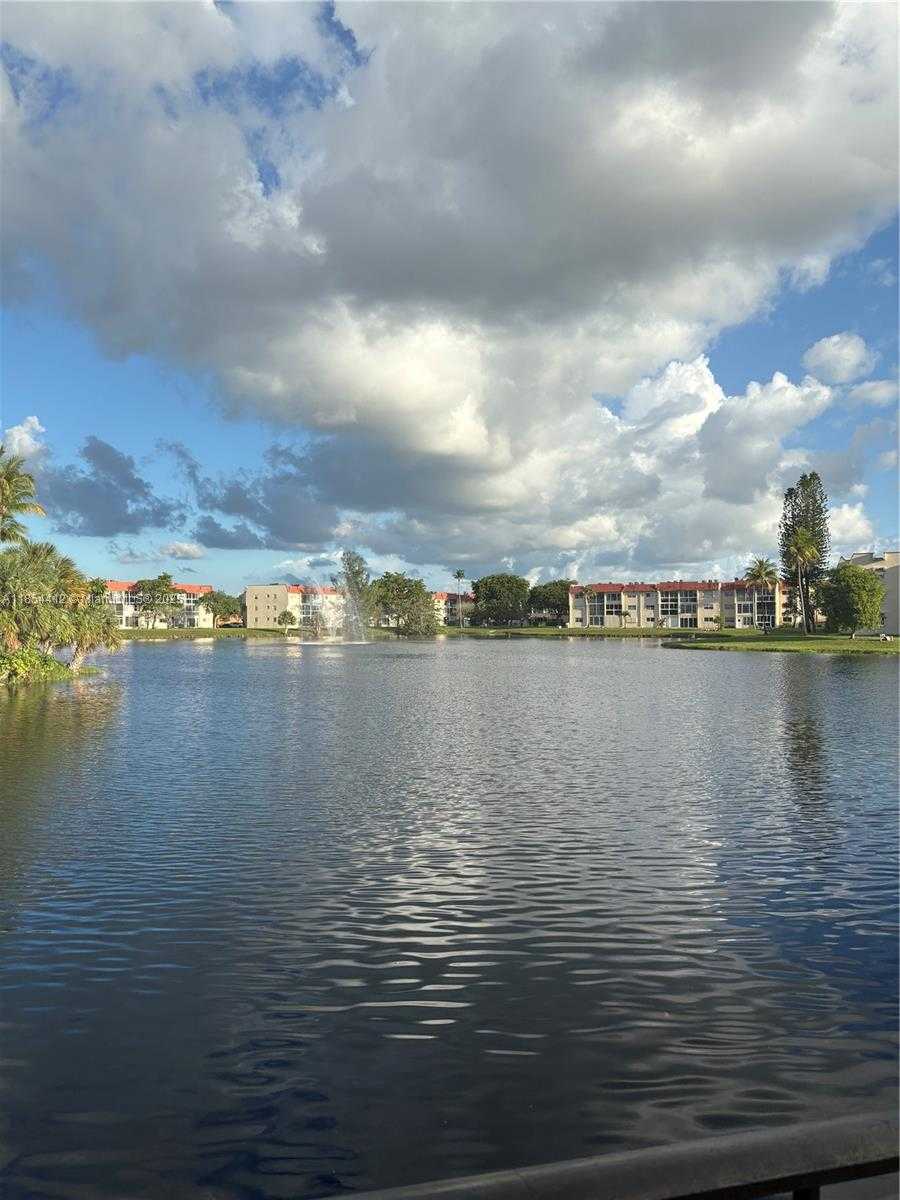Small Image of 8000 NORTH SUNRISE LAKES DR #309, Sunrise Number 32