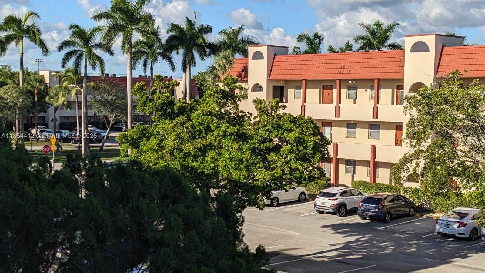 Small Image of 8000 NORTH SUNRISE LAKES DR #309, Sunrise Number 43