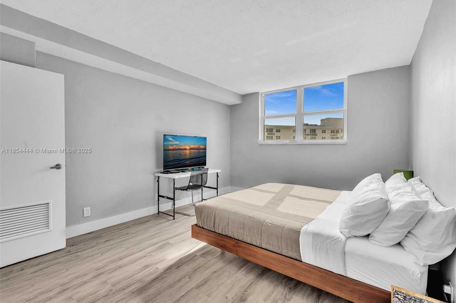 Small Image of 3000 SOUTH OCEAN DR #1210, Hollywood Number 15