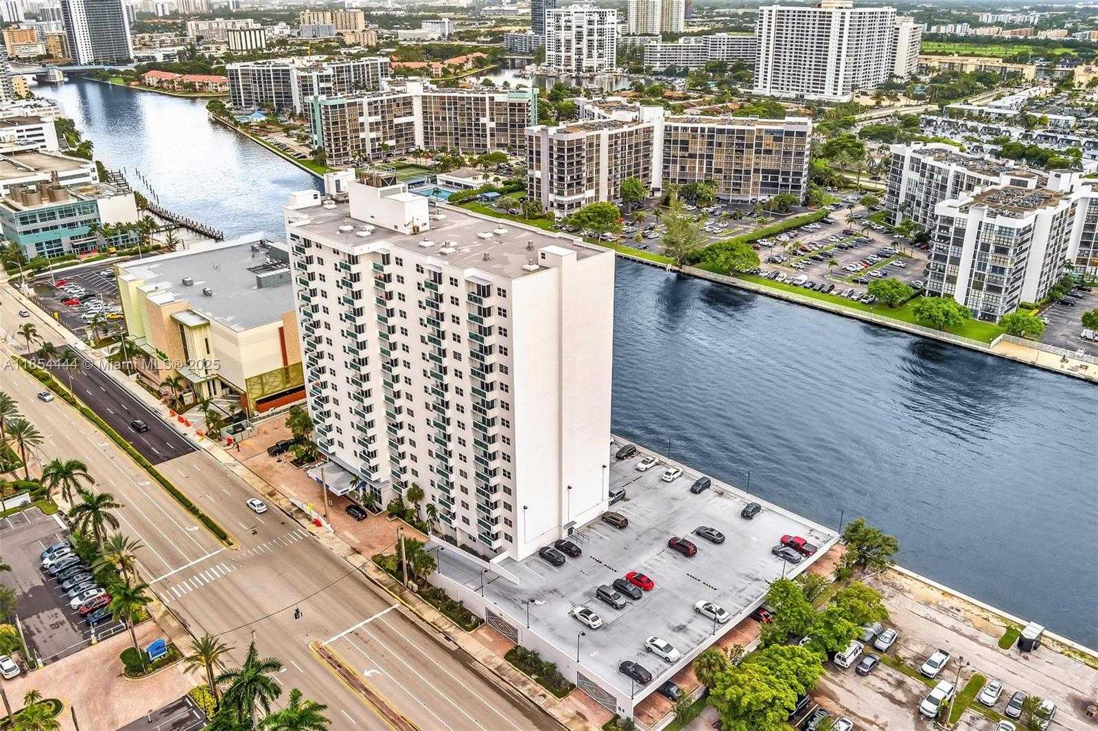 Small Image of 3000 SOUTH OCEAN DR #1210, Hollywood Number 24