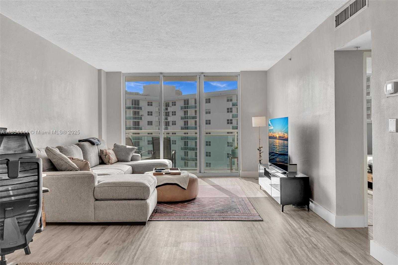 Small Image of 3000 SOUTH OCEAN DR #1210, Hollywood Number 8