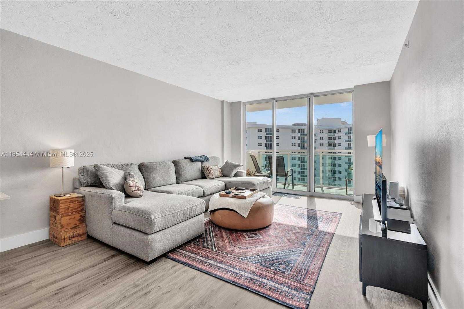 Small Image of 3000 SOUTH OCEAN DR #1210, Hollywood Number 9