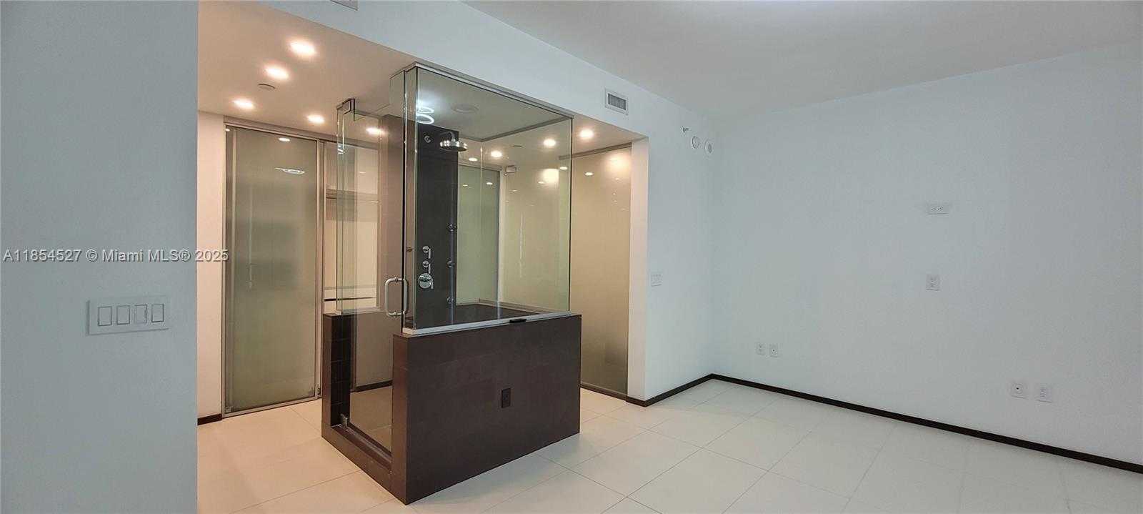 Small Image of 1040 BISCAYNE BLVD #3508, Miami Number 14