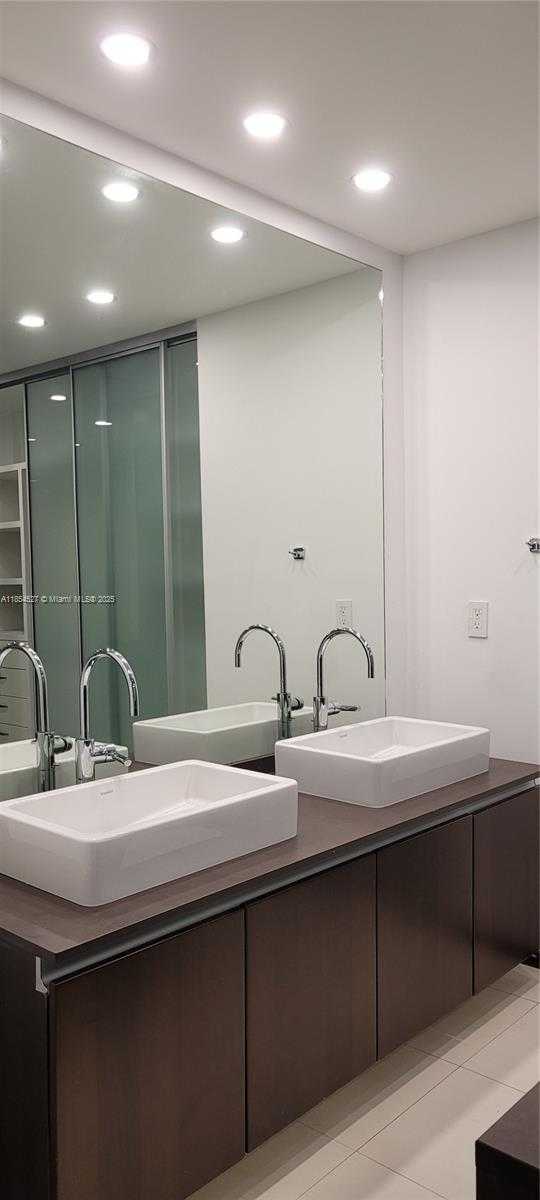 Small Image of 1040 BISCAYNE BLVD #3508, Miami Number 17