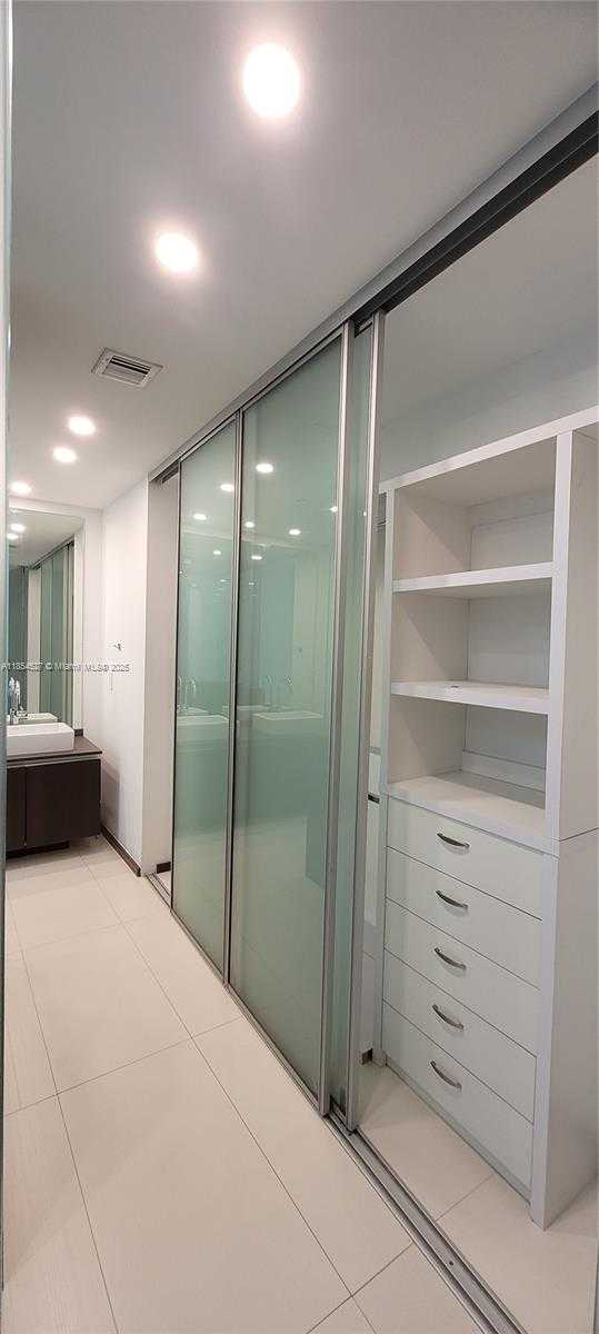 Small Image of 1040 BISCAYNE BLVD #3508, Miami Number 21