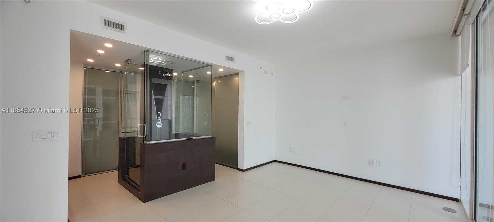 Small Image of 1040 BISCAYNE BLVD #3508, Miami Number 24