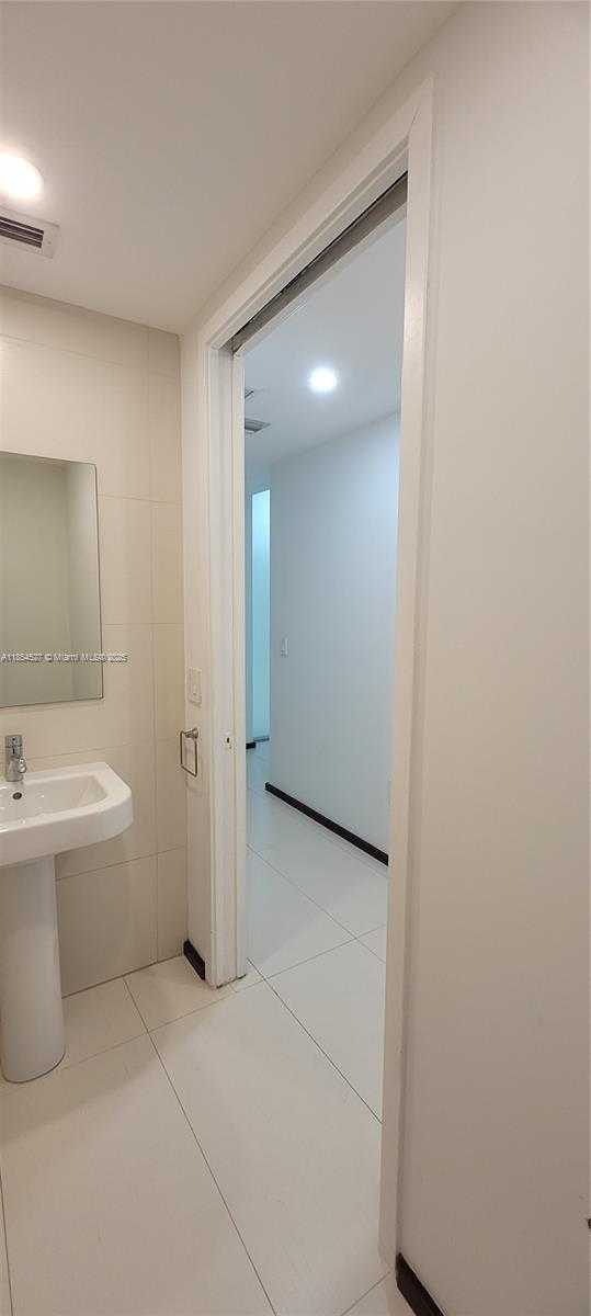 Small Image of 1040 BISCAYNE BLVD #3508, Miami Number 36