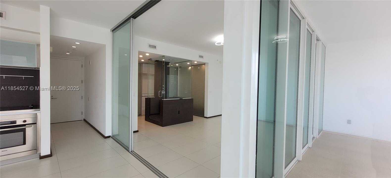 Small Image of 1040 BISCAYNE BLVD #3508, Miami Number 4
