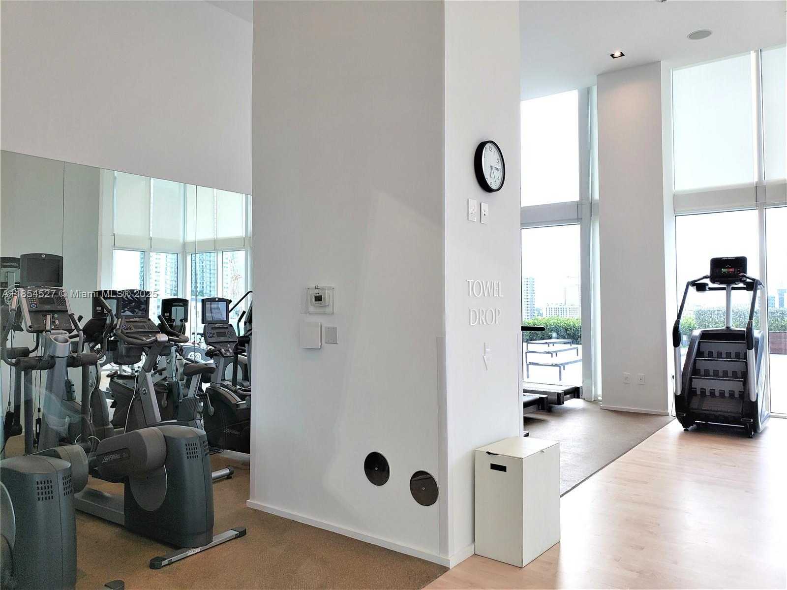 Small Image of 1040 BISCAYNE BLVD #3508, Miami Number 57