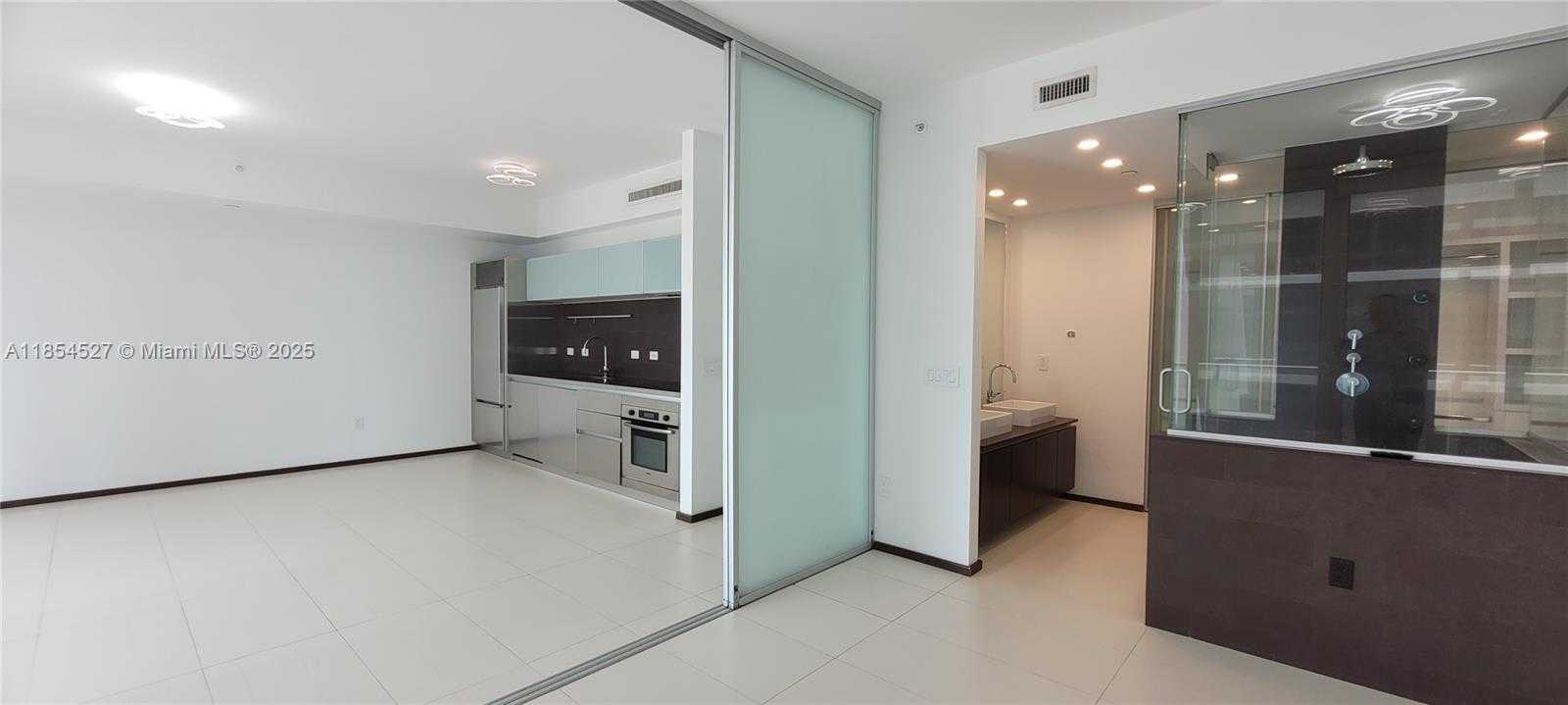 Small Image of 1040 BISCAYNE BLVD #3508, Miami Number 6