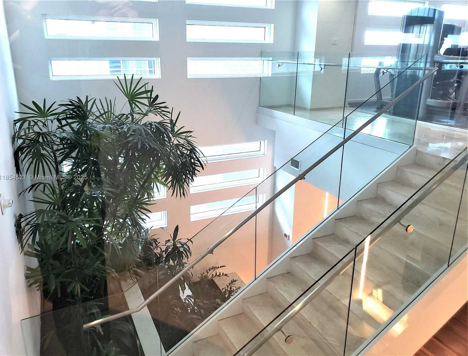 Small Image of 1040 BISCAYNE BLVD #3508, Miami Number 61
