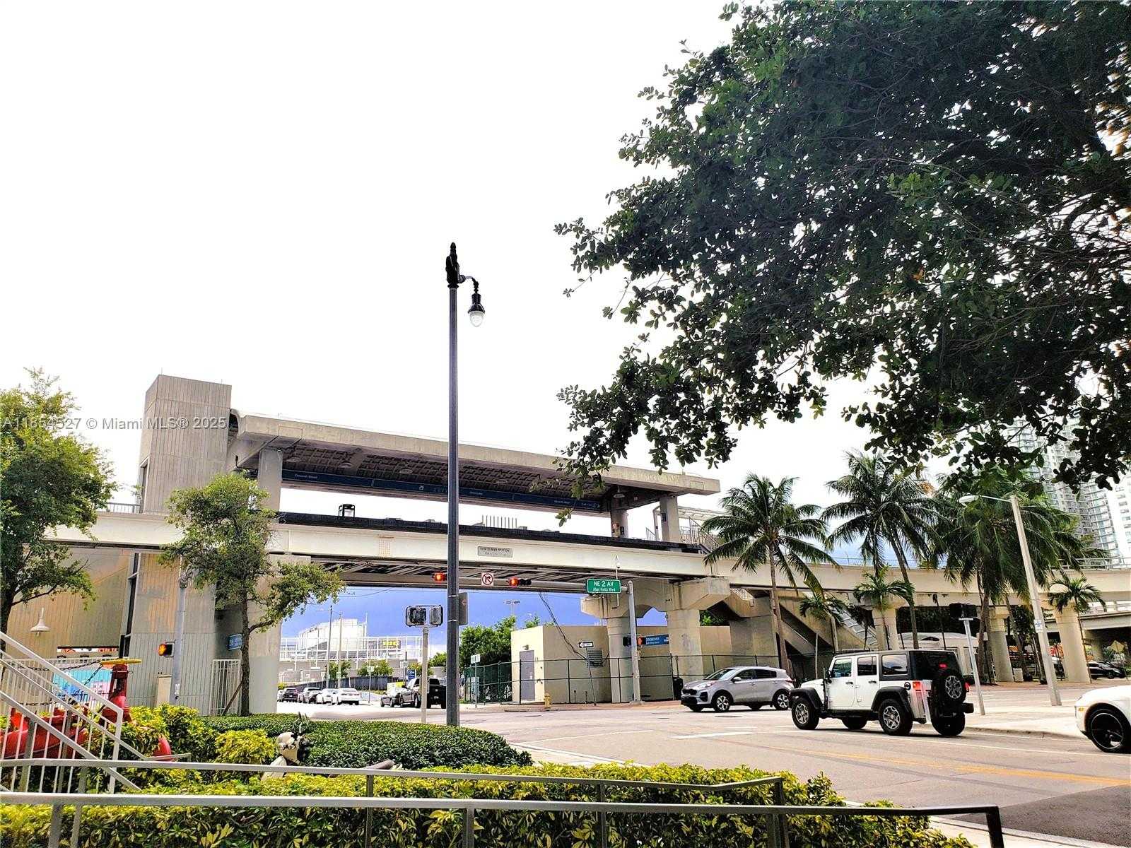Small Image of 1040 BISCAYNE BLVD #3508, Miami Number 82