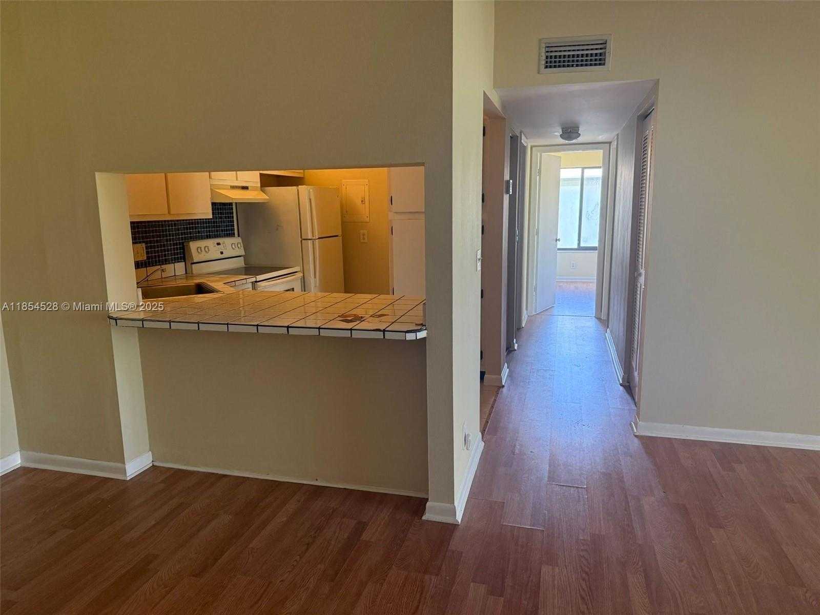 Small Image of 1009 GREEN PINE BLVD #H3, West Palm Beach Number 4
