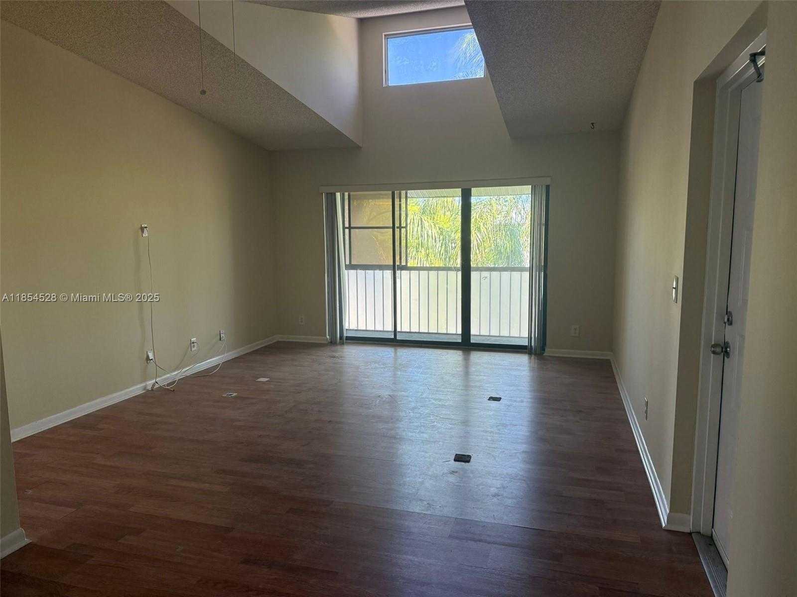 Small Image of 1009 GREEN PINE BLVD #H3, West Palm Beach Number 5