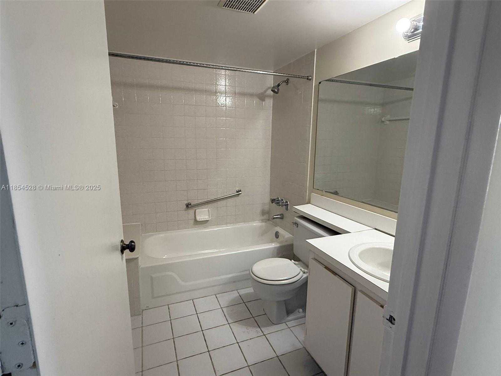Small Image of 1009 GREEN PINE BLVD #H3, West Palm Beach Number 6