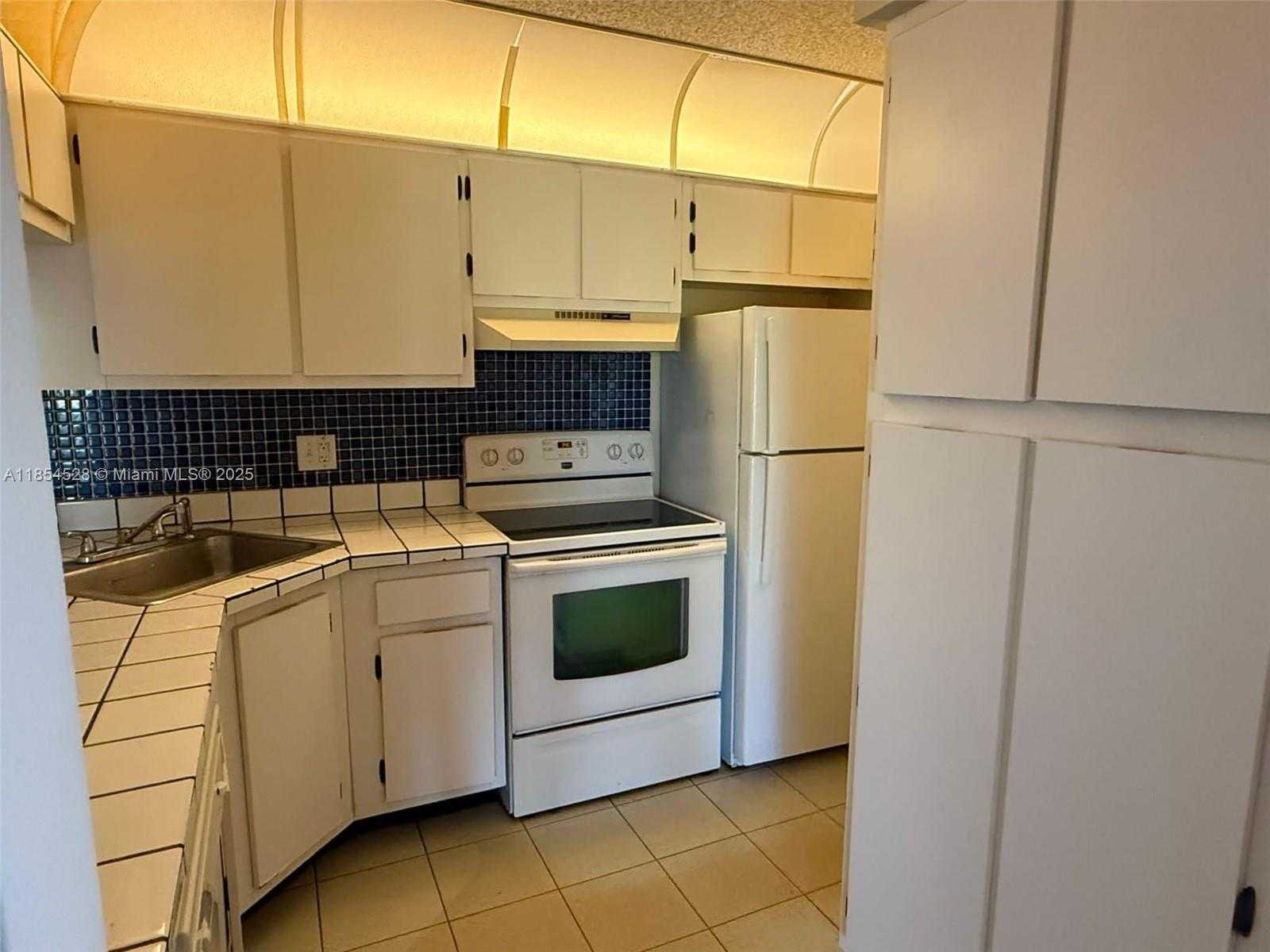 Small Image of 1009 GREEN PINE BLVD #H3, West Palm Beach Number 8