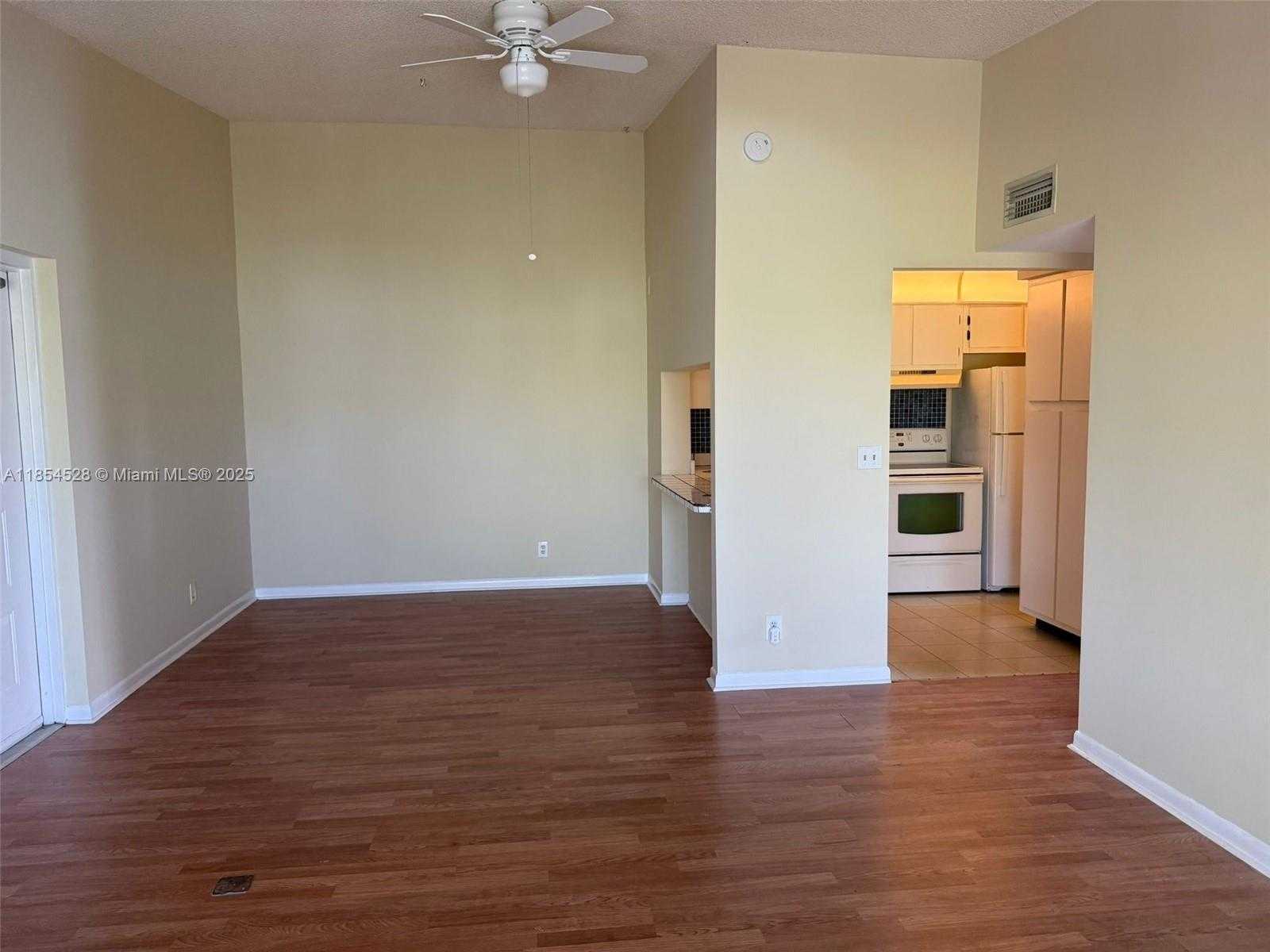 Small Image of 1009 GREEN PINE BLVD #H3, West Palm Beach Number 9