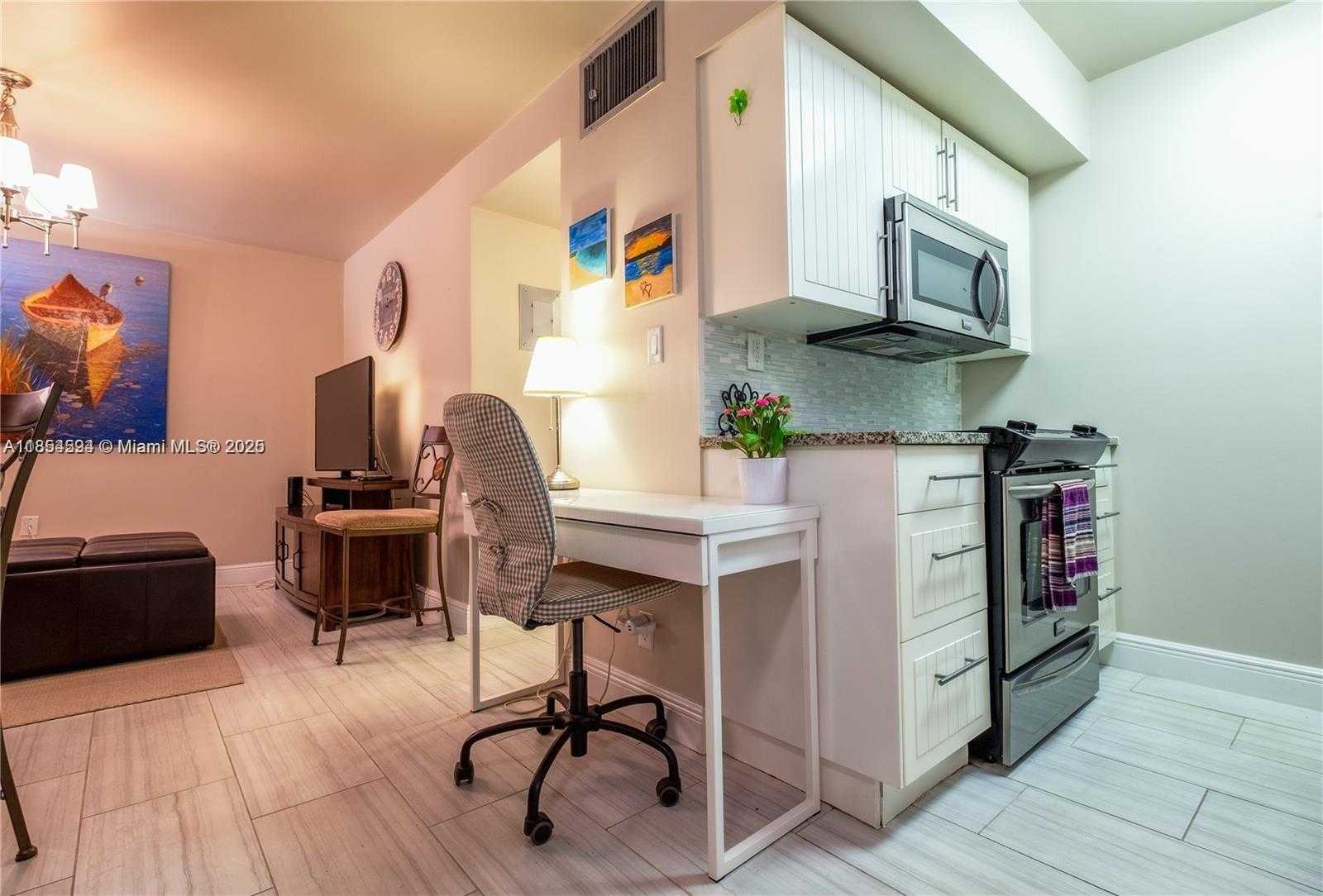 Small Image of 2145 PIERCE ST #113, Hollywood Number 10