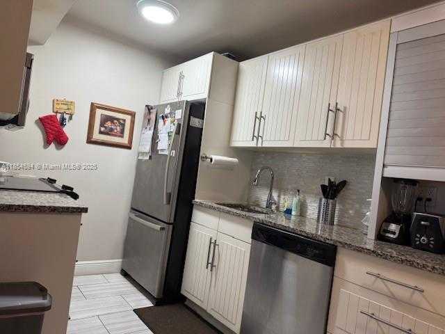 Small Image of 2145 PIERCE ST #113, Hollywood Number 20