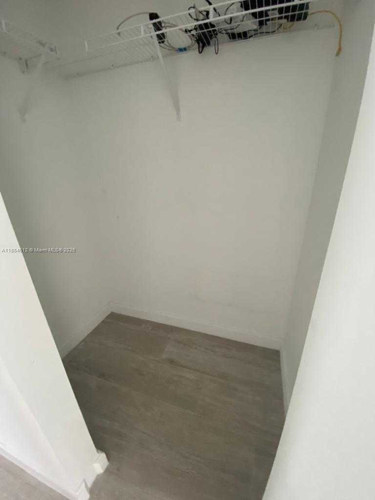 Small Image of 45 SOUTH WEST 9TH ST #2510, Miami Number 30