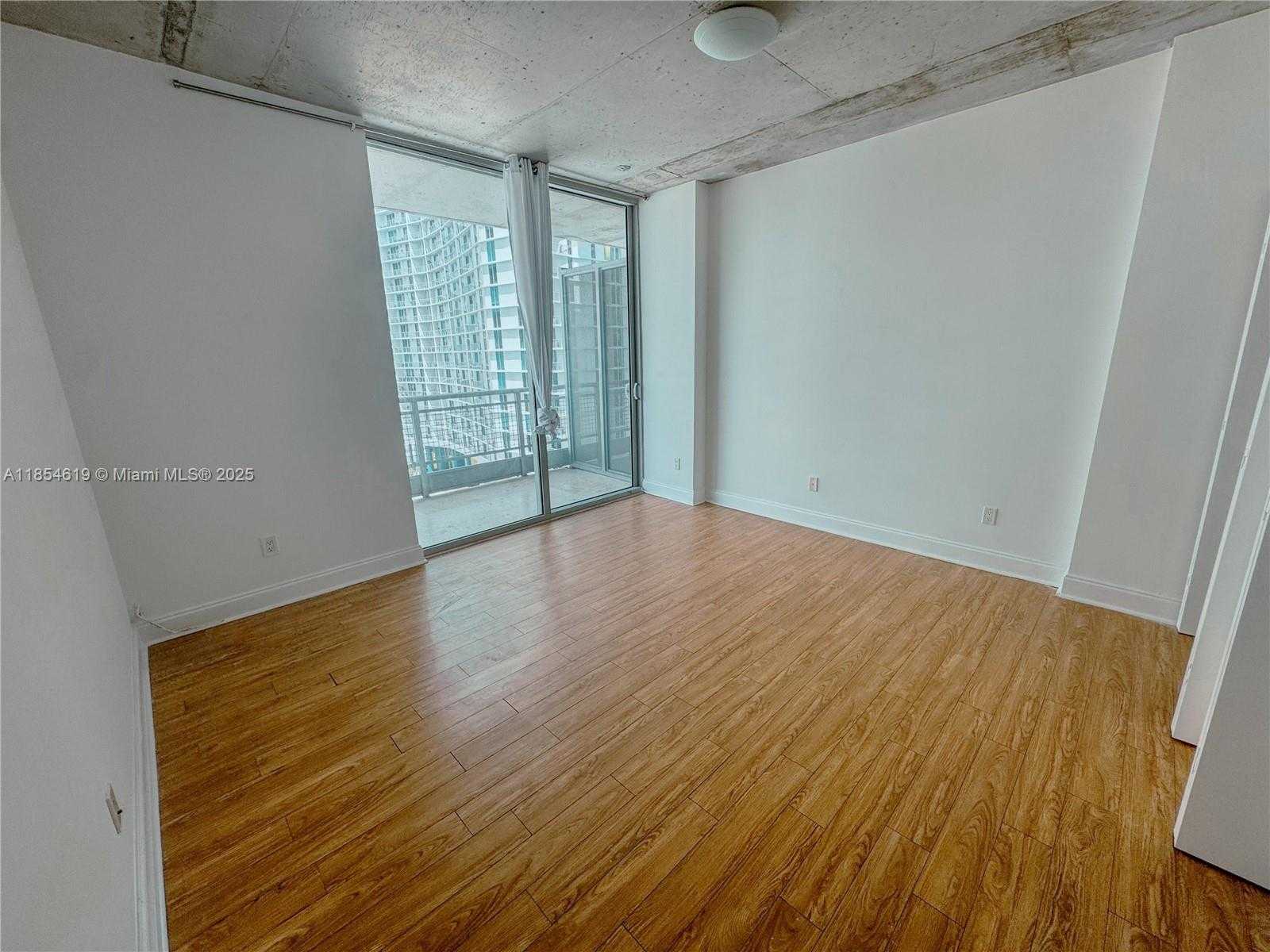 Small Image of 690 SOUTH WEST 1ST CT #2122, Miami Number 17