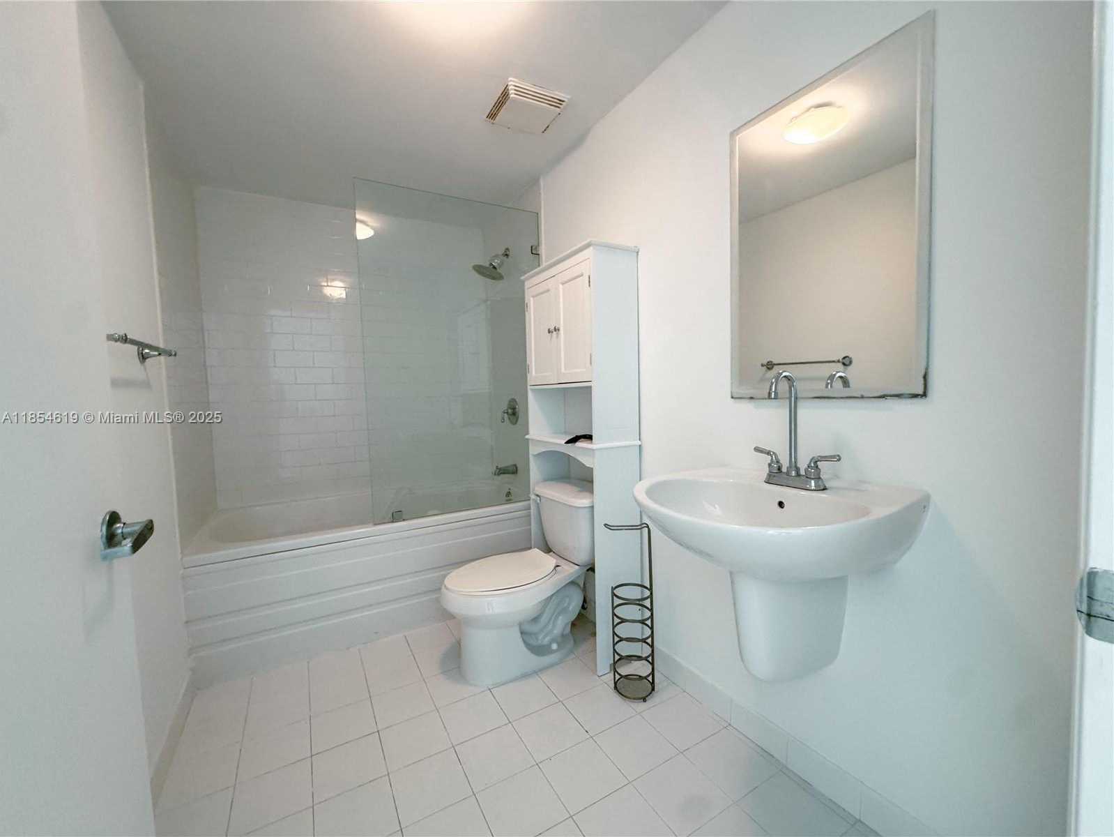Small Image of 690 SOUTH WEST 1ST CT #2122, Miami Number 22