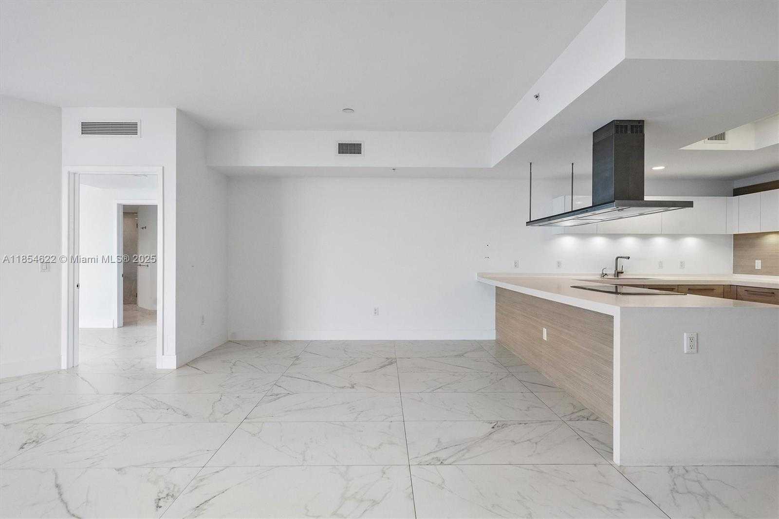Small Image of 17301 BISCAYNE BLVD #1907, North Miami Beach Number 8