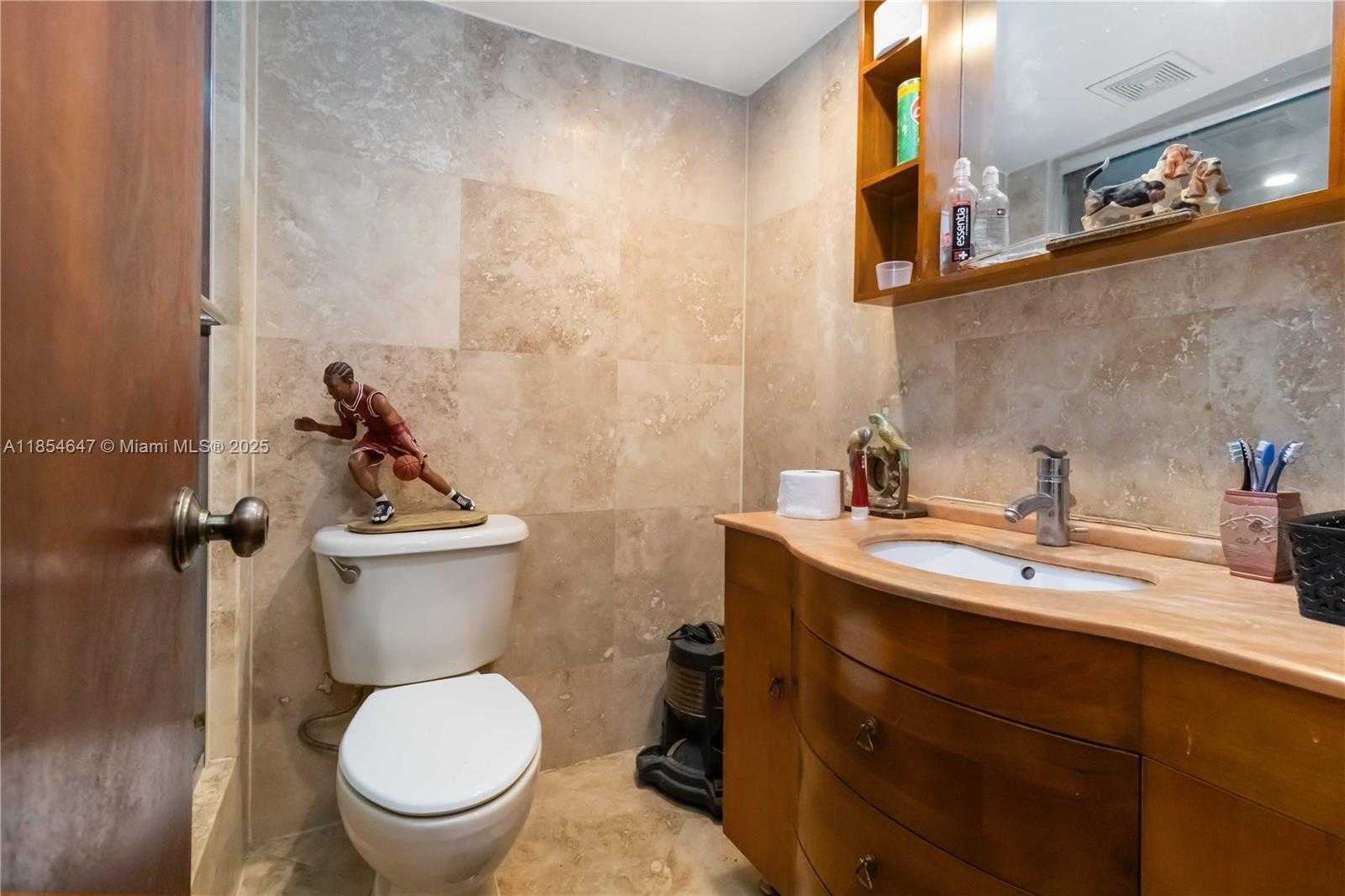 Small Image of 4140 NW 79th Ave, Doral, FL 33166, USA Number 16
