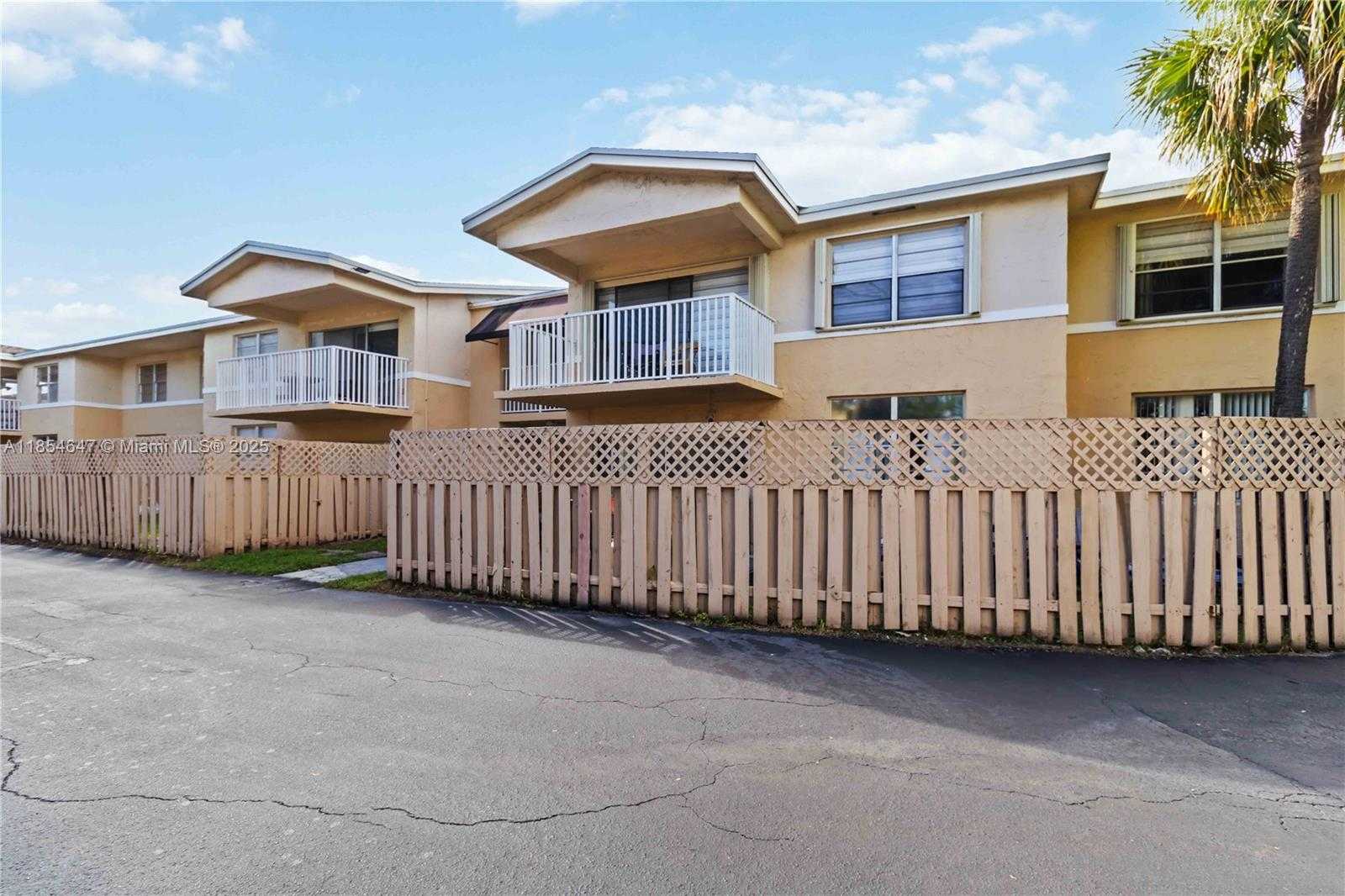 Small Image of 4140 NW 79th Ave, Doral, FL 33166, USA Number 3